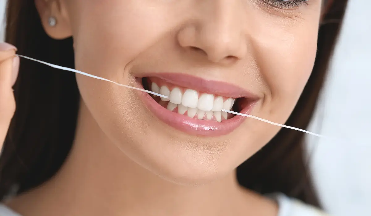 bouche d'une jeune femme aux lèvres parfaites