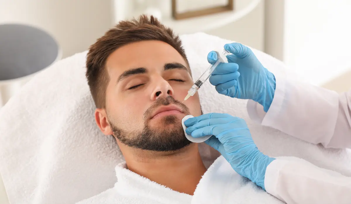 homme durant une séance de botox