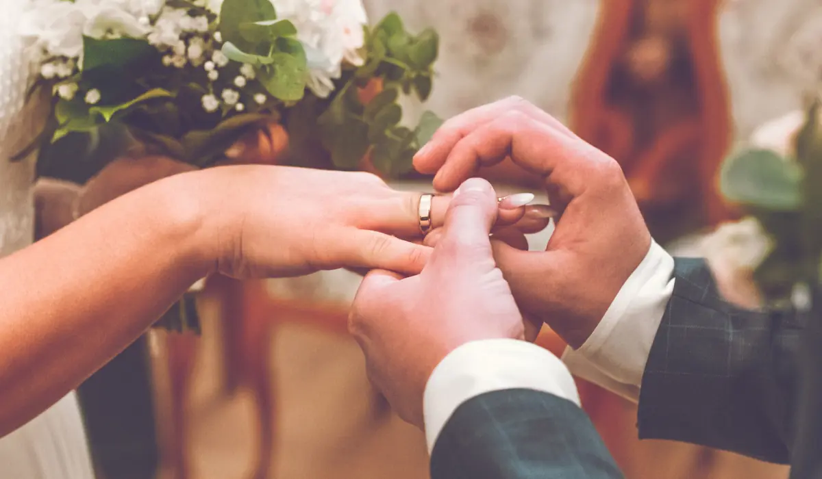 Une bague au doigt lors d'un mariage