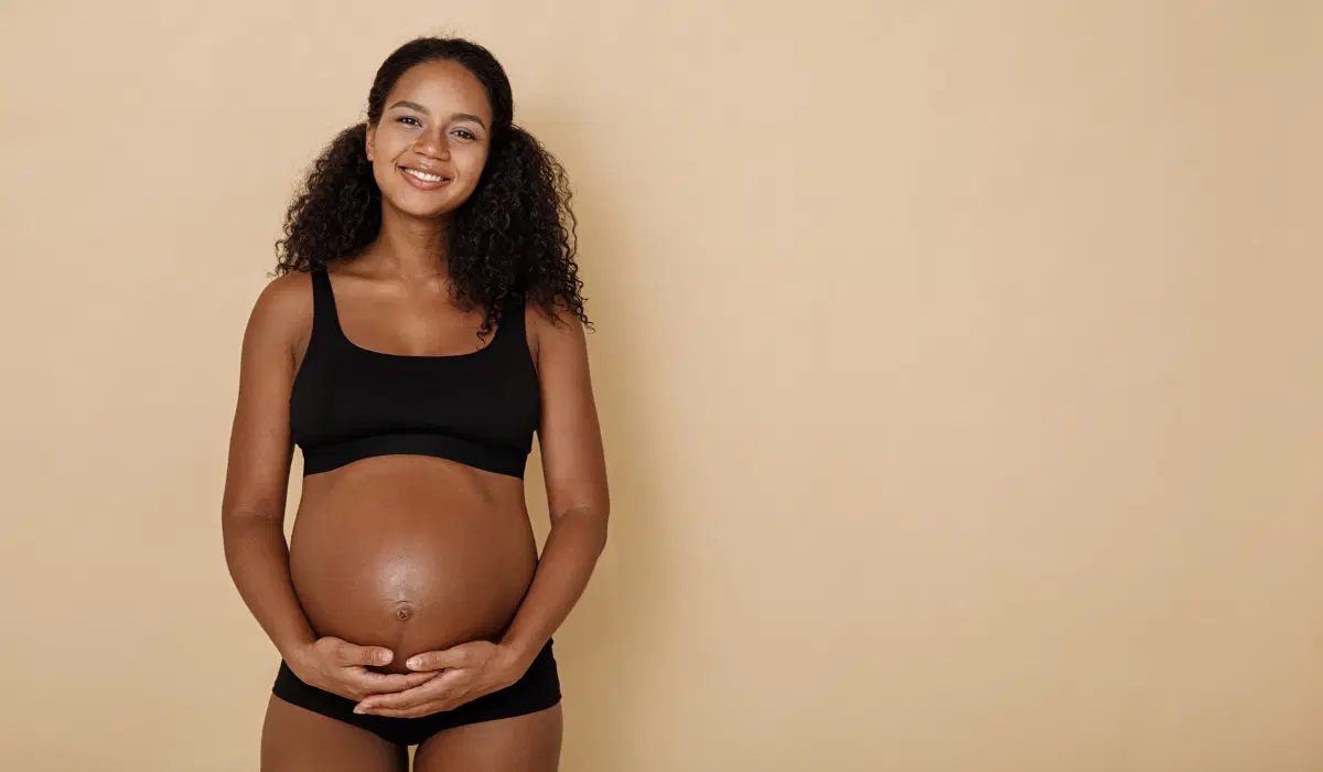 femme noire enceinte