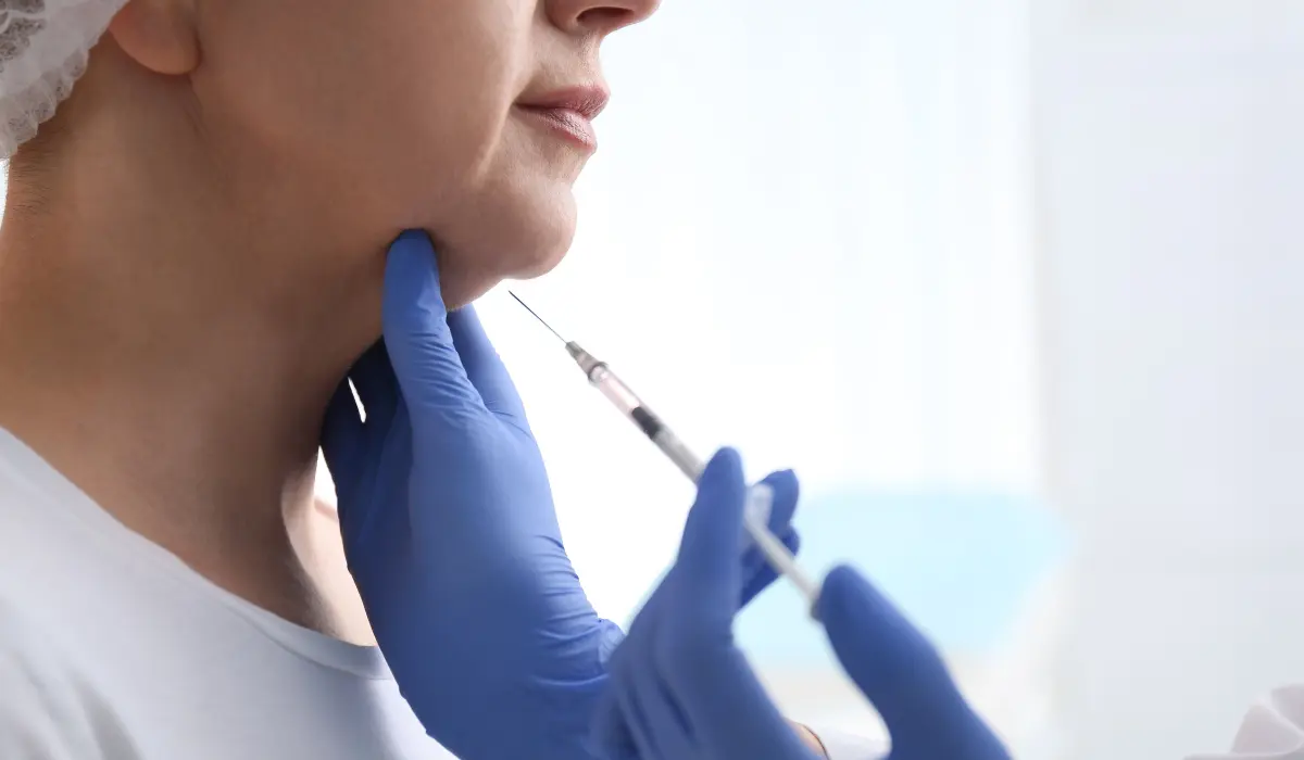 Injection d'acide hyaluronique pour le double menton