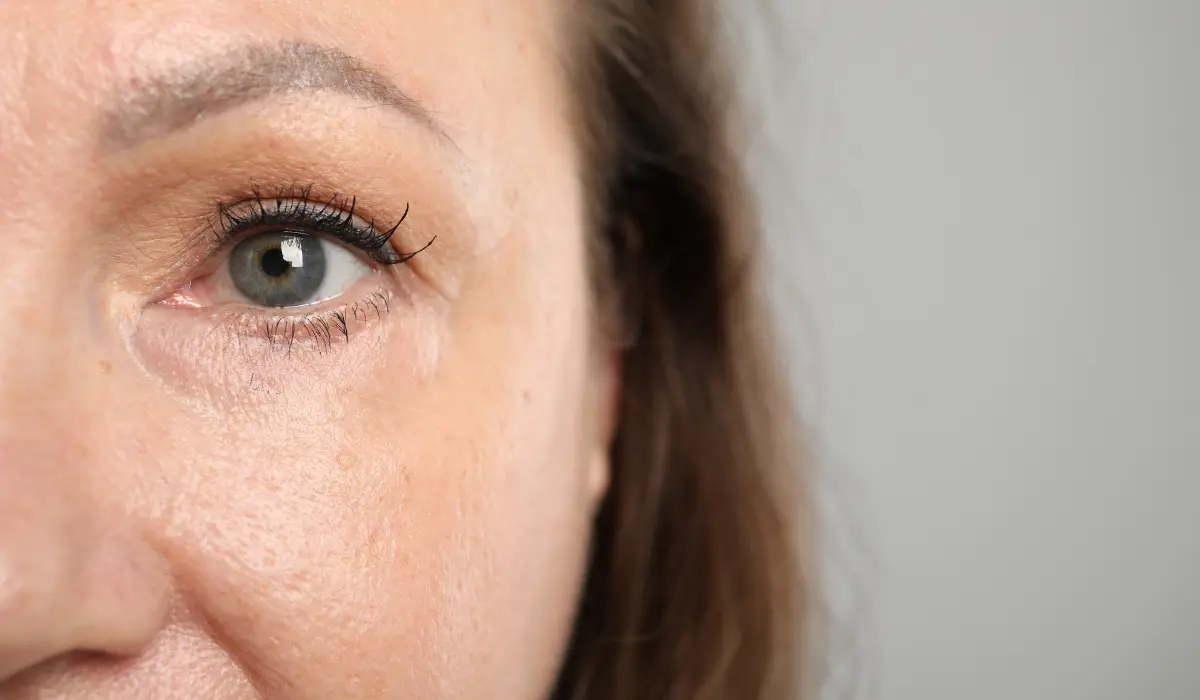 un oeil en gros plan