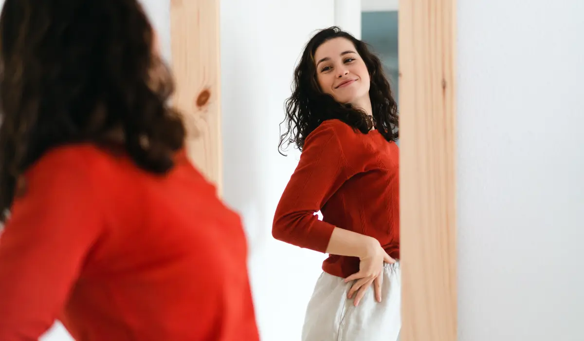 jeune femme ayant confiance en soi